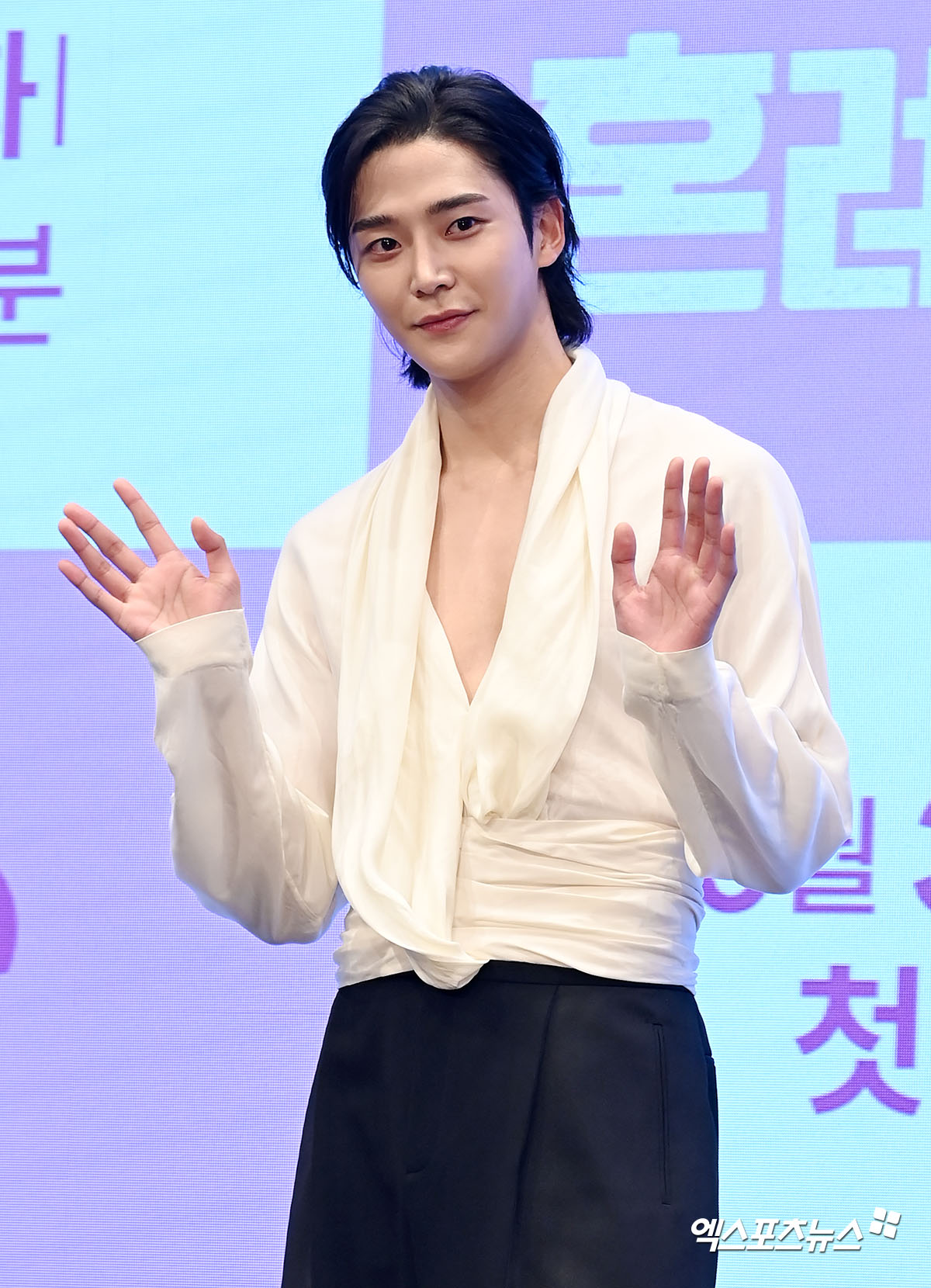 로운 부드러운 미소[엑s HD포토]