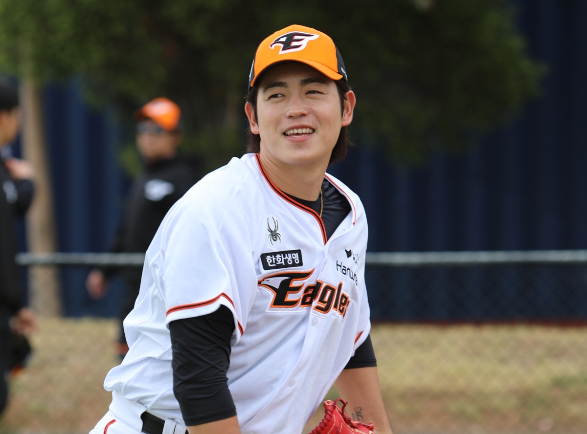감회가 새롭죠…2년 전 우승 멤버 배터리, 한화서 감격 재회 [멜버른 현장]