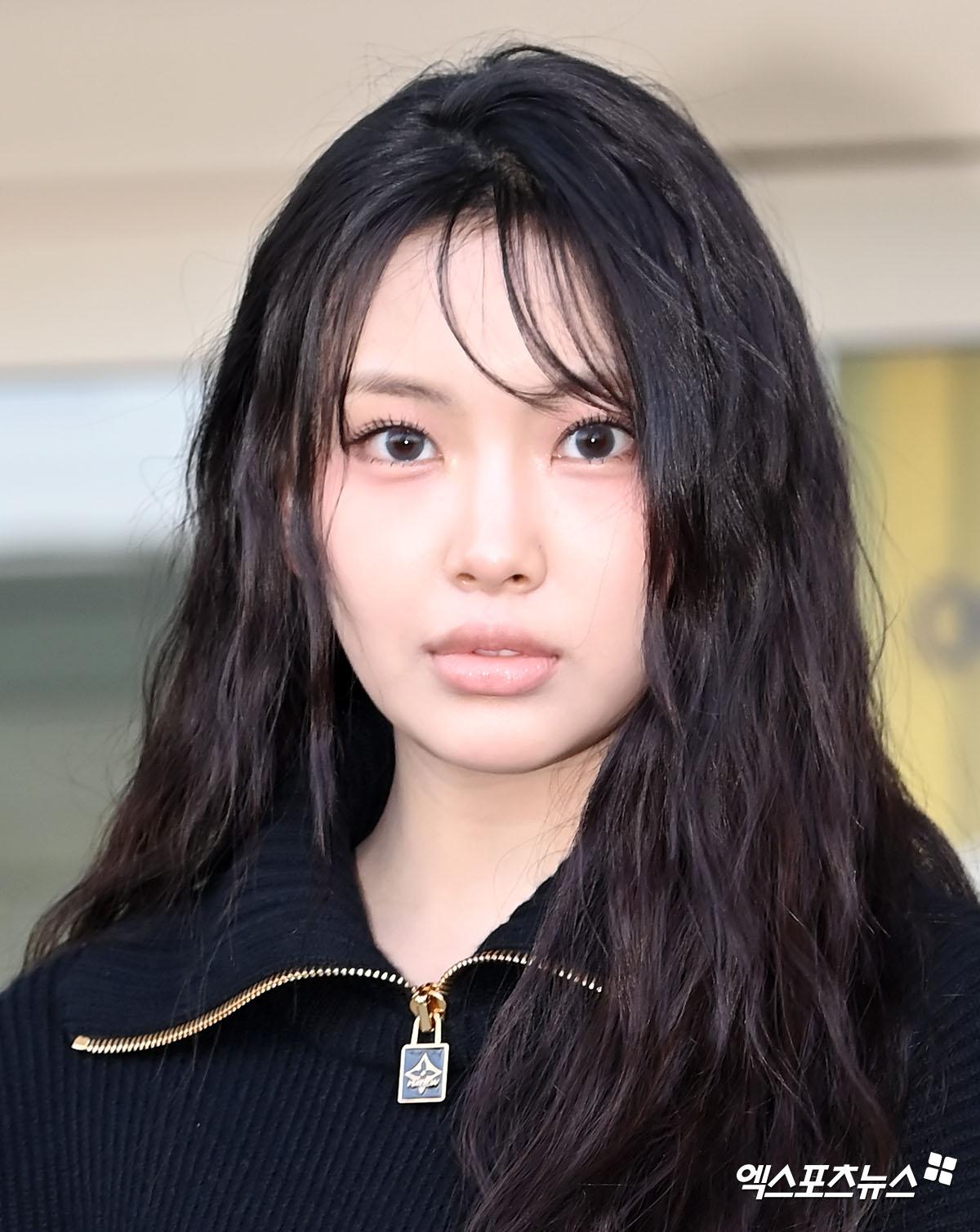 뉴진스 혜인 인형과 눈맞춤[엑s HD포토]