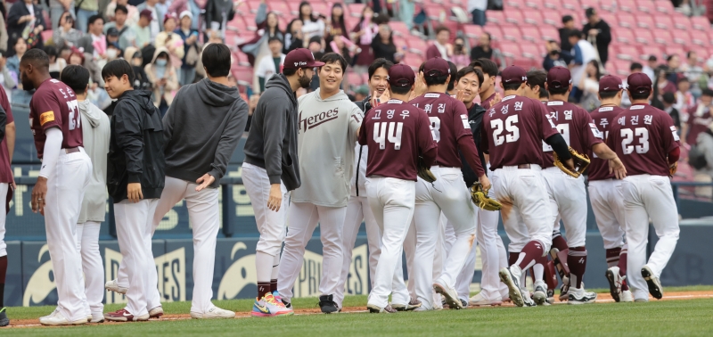 '1회 6득점 빅이닝+후라도 호투' 키움, 더블헤더 1차전 두산 8-4 꺾고 3연패 탈출 [잠실:스코어]