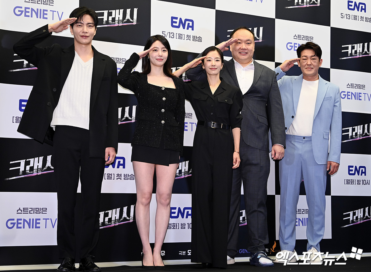 이민기-문희-곽선영-이호철-허성태 TCI 거수 경례[엑s HD포토]