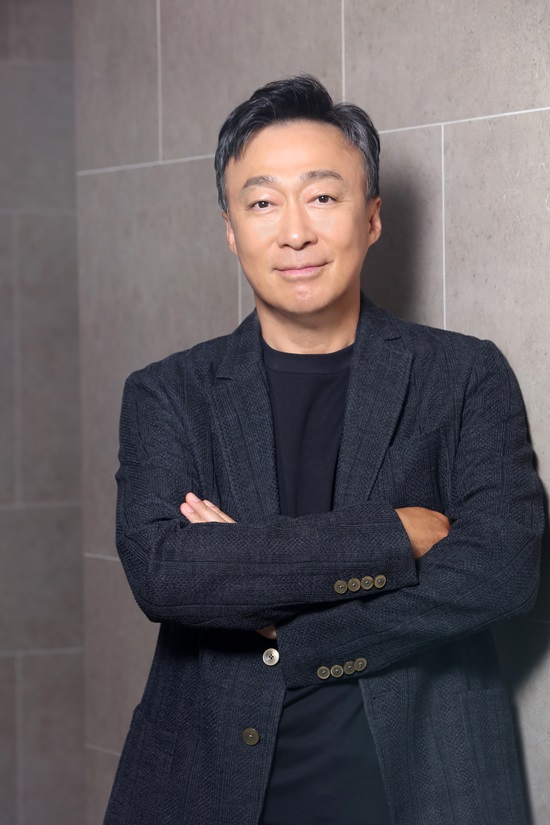 '아기배 노출' 이성민 "외모, 유독 신경 써…속살 분장했냐고요?" (핸섬가이즈)[엑's 인터뷰]
