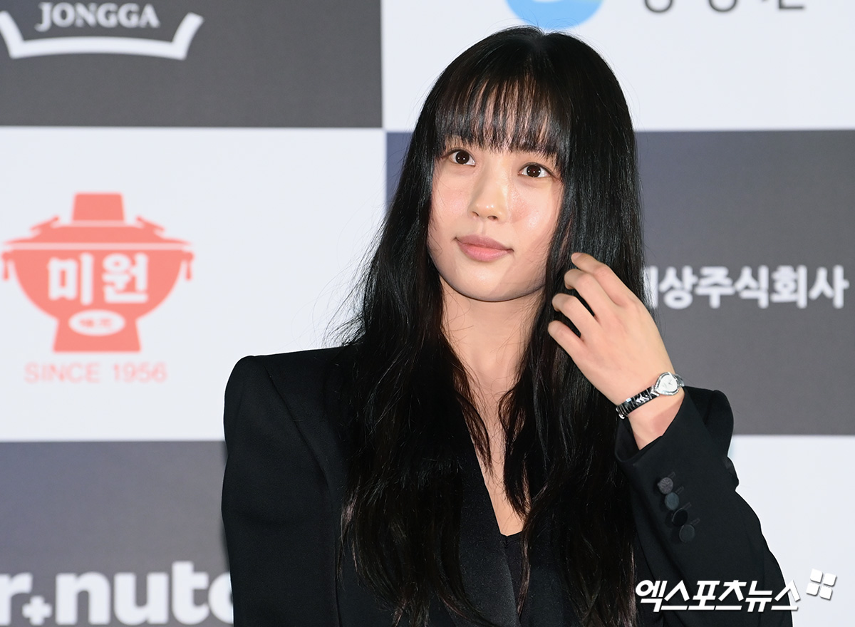 분위기 변신 고민시, 자연스러운 웨이브+뱅헤어 리틀 김민희 맞네