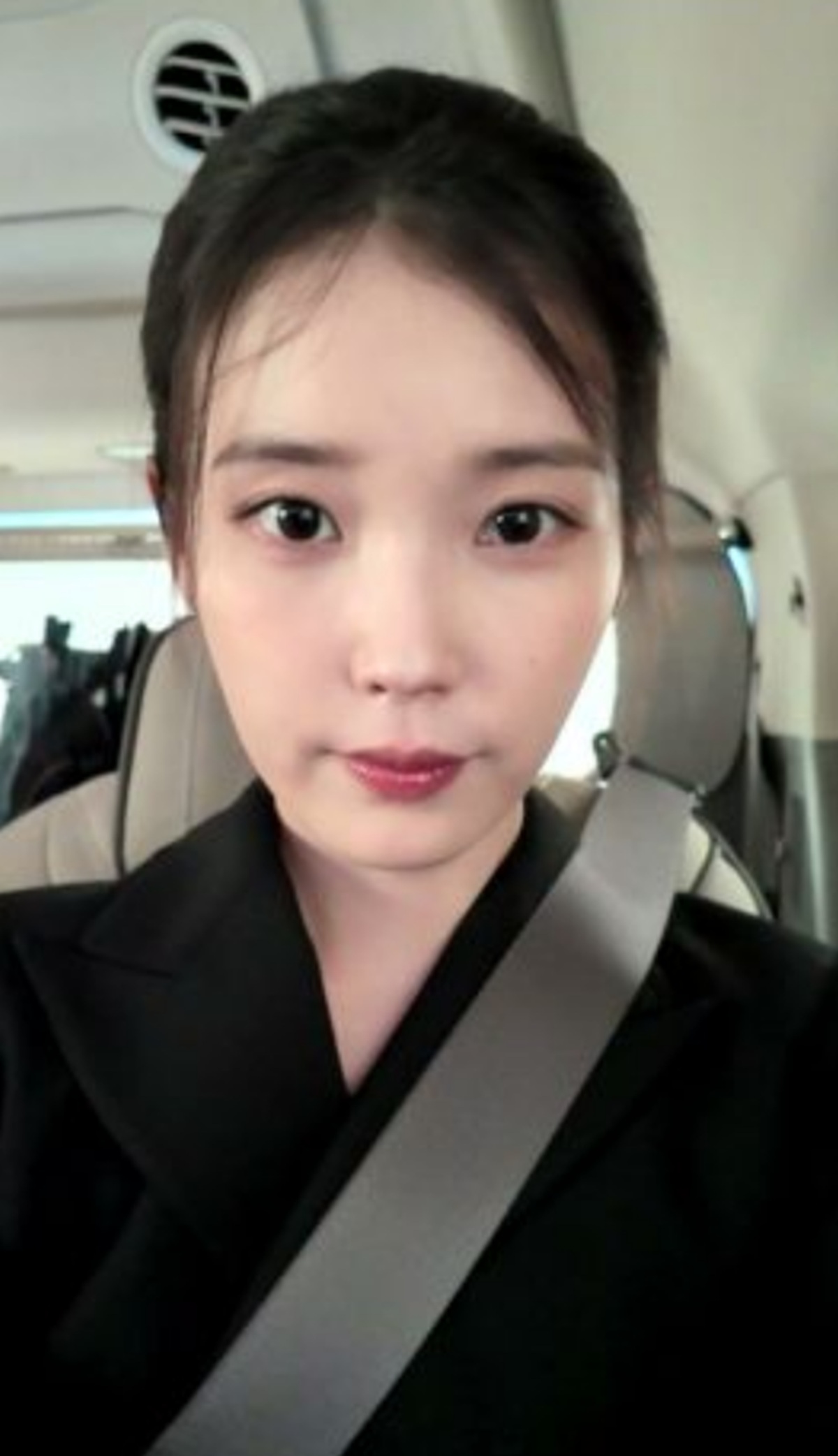 IU at Lee Jong Suk, Naghiwalay Na?! Ano ba Talaga ang Nangyari Pagkatapos ng 4 Taong Relasyon? π 0002032317 004 20260710190510692
