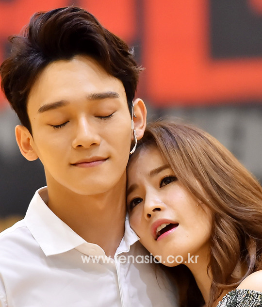 [TENPHOTO] 엑소 첸, 김보경과 너무 과감한 스킨십 (인 더 하이츠)