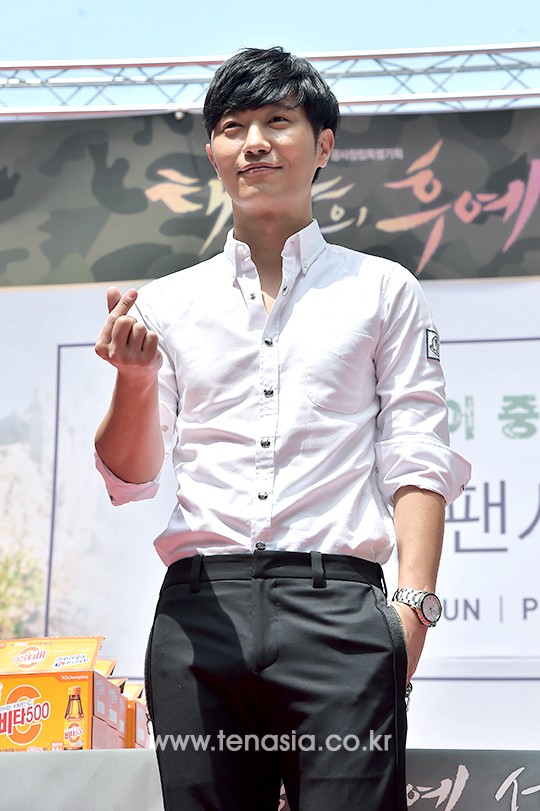 [TEN PHOTO] 진구, 심장에 해로운 ‘서상사’의 하트