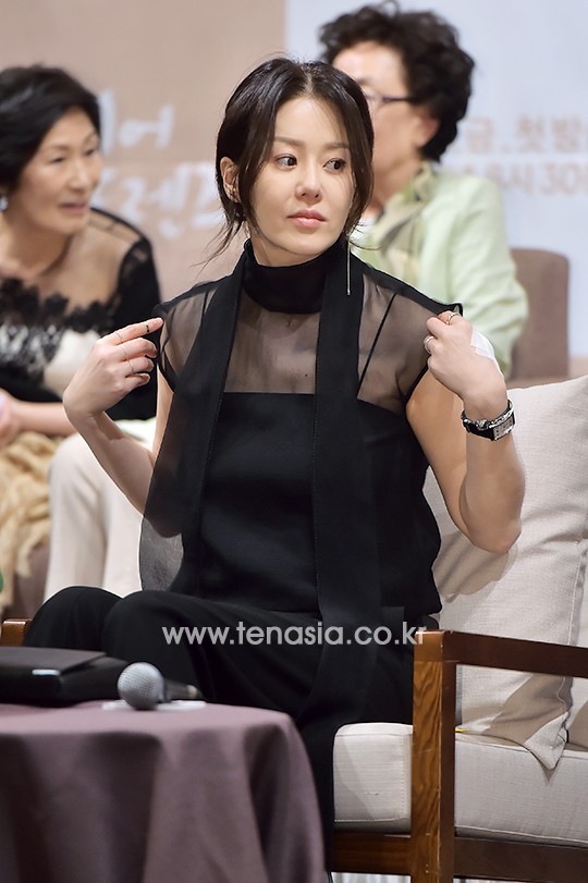 [TEN PHOTO] 고현정, ‘촬영장 막내로 3년 만에 드라마 복귀’(디어 마이 프렌즈)