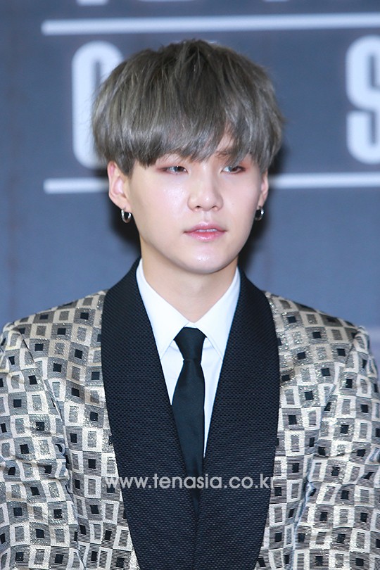 [TEN PHOTO] 방탄소년단 슈가, 그레이 헤어+버건디 메이크업..신비로움 가득 (방탄소년단 콘서트)