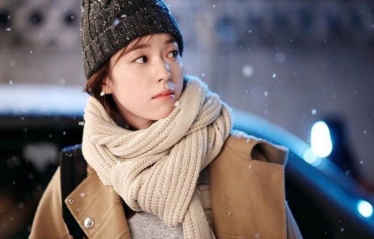 W 한효주, 한겨울에도 빛나는 미모 6년 만에 안방극장 컴백