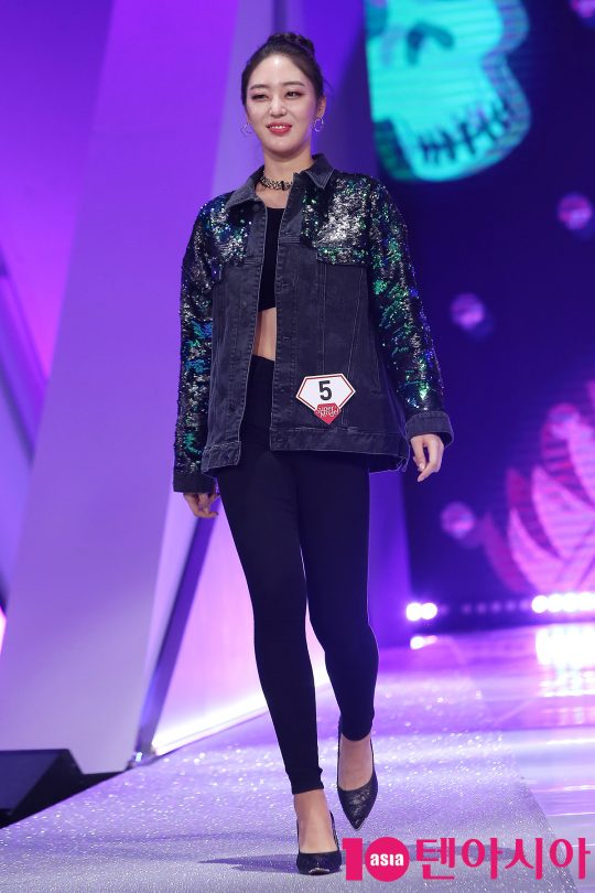 [TEN PHOTO] 황해나 시선은 모두 그녀에게