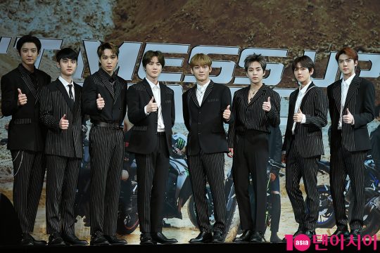 [TEN PHOTO] 엑소 엄지 척 비주얼