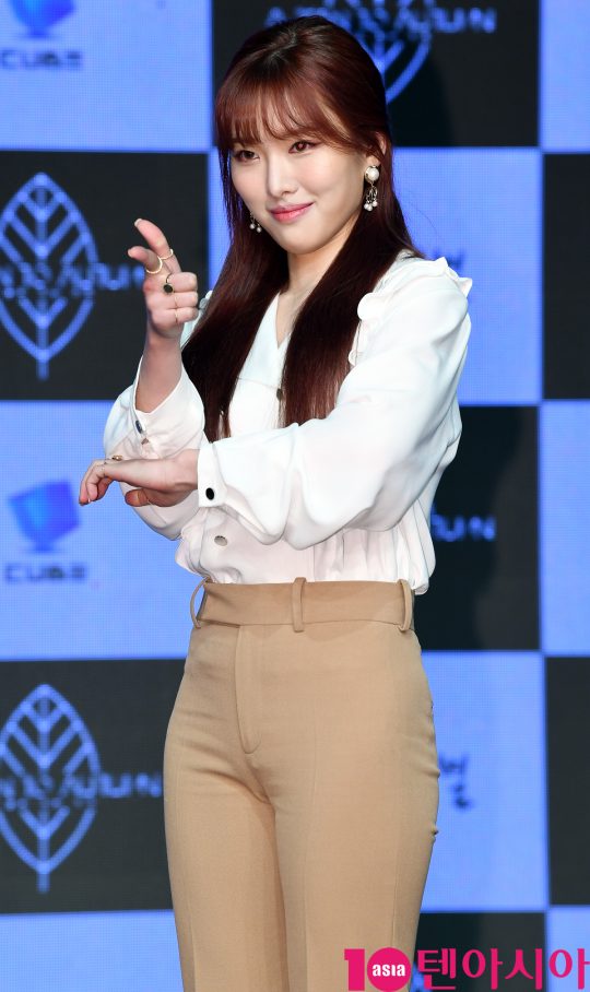 [TEN PHOTO]가을로 가는 기차 아영 믿고 듣는 그룹이 목표다