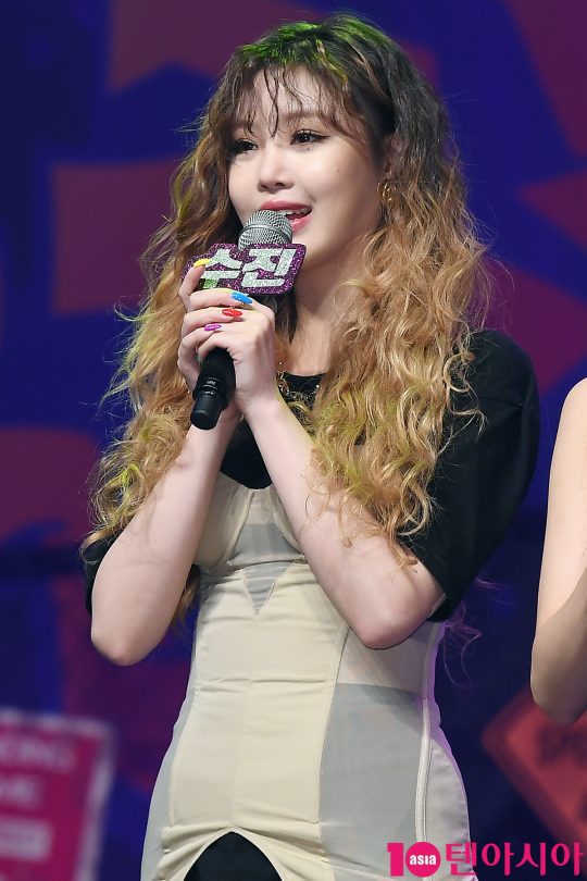 [TEN PHOTO] 여자아이들 수진 화려한 헤어스타일