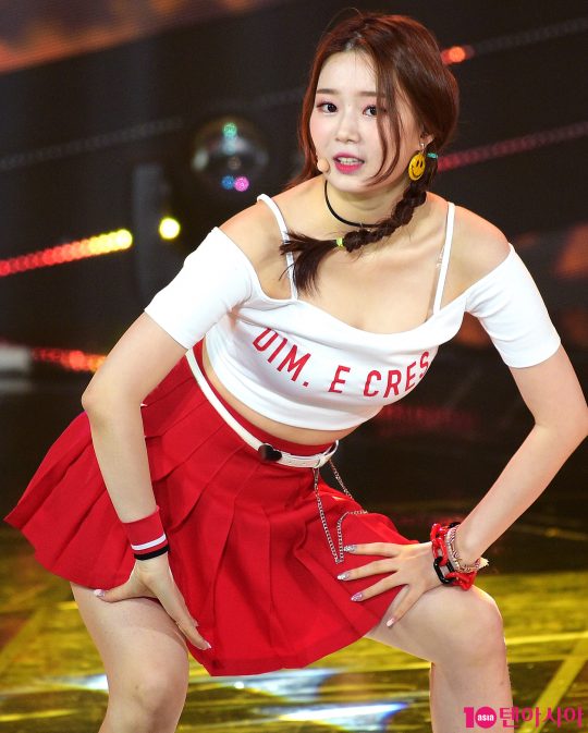 [TEN PHOTO]퍼플백 민이 무대는 열심히~