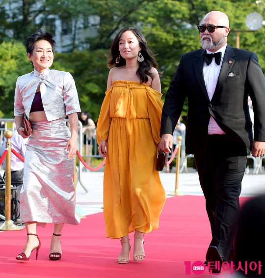 [TEN PHOTO]한국 방문한 김씨네 편의점 가족들