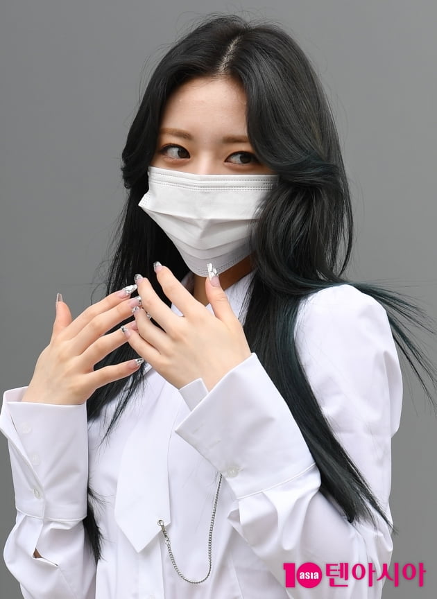 [TEN 포토] 있지 유나 반짝반짝이는 네일아트