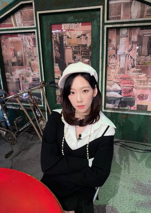 태연, 명품백들도 이기지 못한 명품 미모[TEN★]