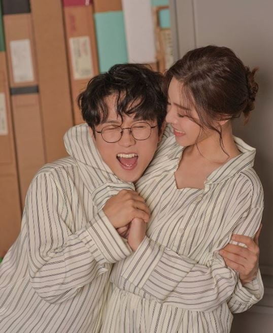 박성광♥이솔이, 커플 잠옷 입고 깨소금 솔솔 [TEN★]