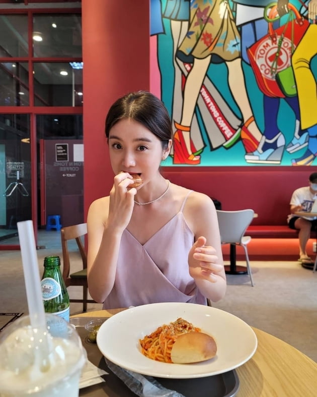신민철♥ 원더걸스 혜림, 이렇게 먹어도 말랐네…탄산수가 비결? [TEN★]