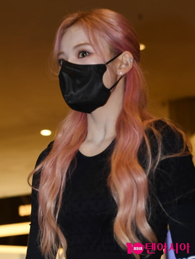 [TEN 포토] 엔믹스 지니 시선 사로잡는 오렌지헤어
