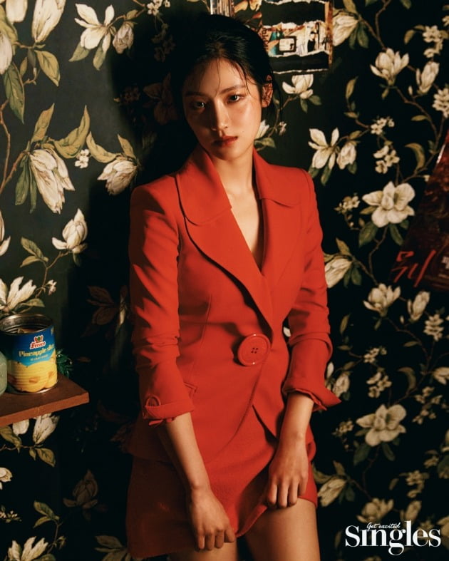 너가속 박주현, 도발적인 눈빛…파격 분위기 [화보]