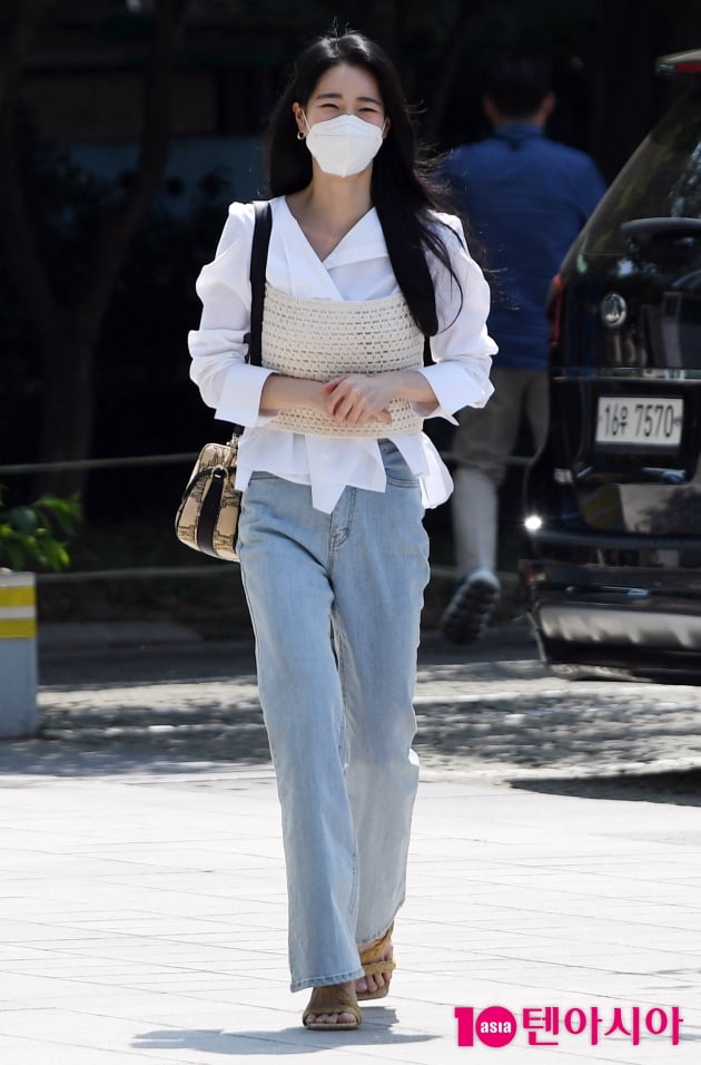 [TEN 포토] 임지연 청바지+흰티만 입어도 빛나