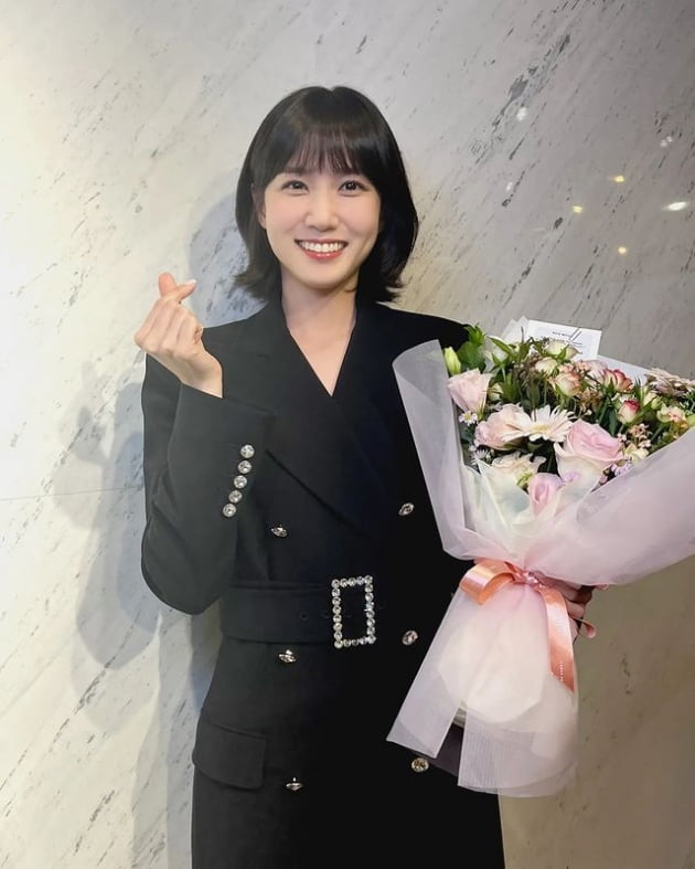 박은빈, 손가락 하트…빙고들 정성 덕분에 인기상 받았네 정말 감사[TEN★]