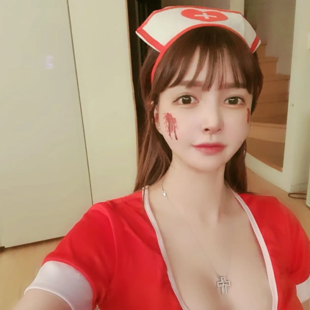 유명 BJ 엣지, 유치원 선생님 했다기엔 섹시 한도초과