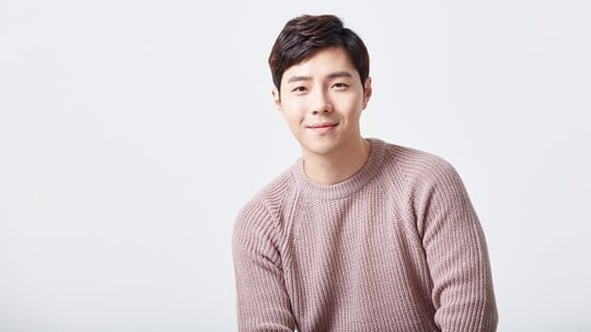 김선익, 에스윤엔터와 전속계약…전폭적 지지 아끼지 않을 것