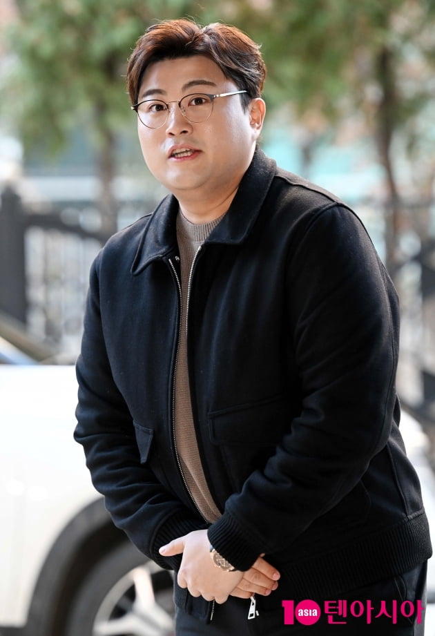 [TEN 포토] 김호중 다소곳하게 두 손 모으고