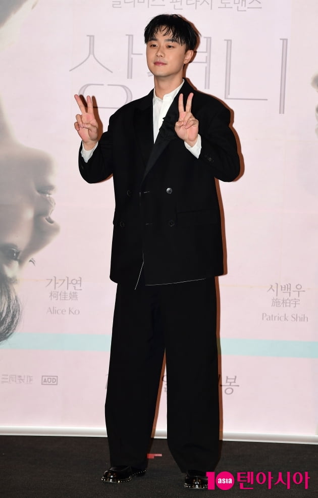 [TEN 포토] 시백우 귀엽게 브이