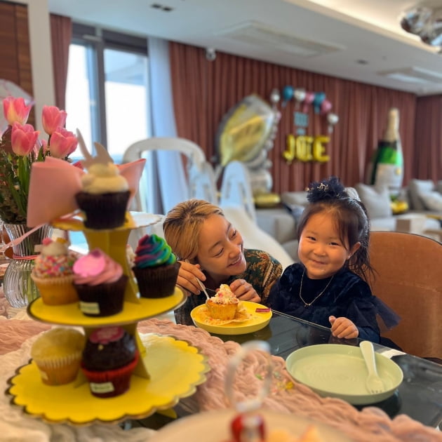 김수미 며느리 서효림, 딸 조이 1000일 기념…♥정명호가 직접 꾸민 파티장