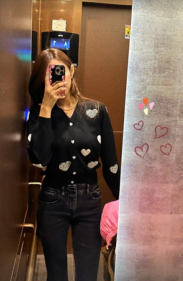 임창정♥ 서하얀, 아들 다섯 둔 엄마의 러블리함…아들과 주말 외출에 방긋