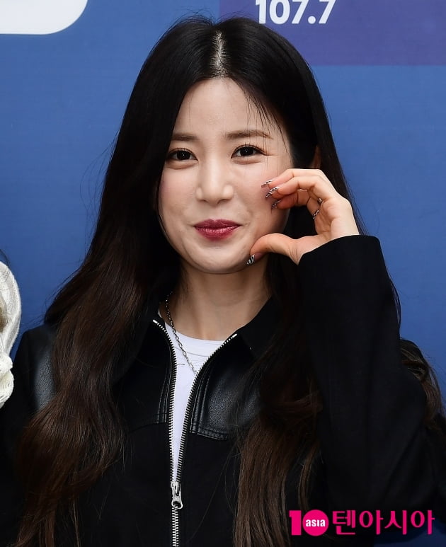 [TEN 포토] 에이핑크 박초롱 하트 드려요~