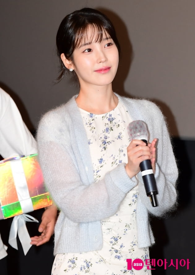 [TEN 포토] 아이유 극장을 밝히는 미모