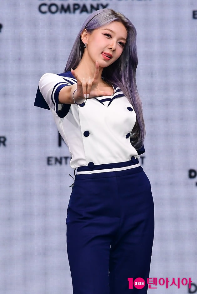 [TEN 포토] 드림캐쳐 다미 혀 빼꼼 곰돌이