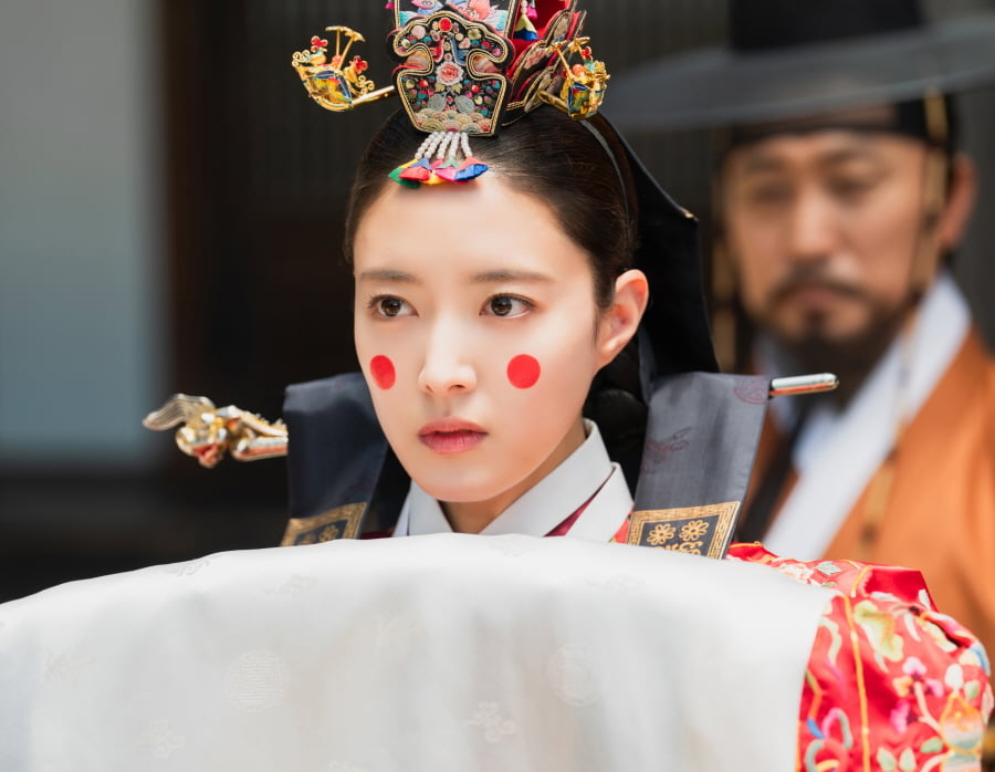 연지곤지 찍은 이세영, 말괄량이 아가씨의 기절초풍 변신(열녀박씨 계약결혼뎐)