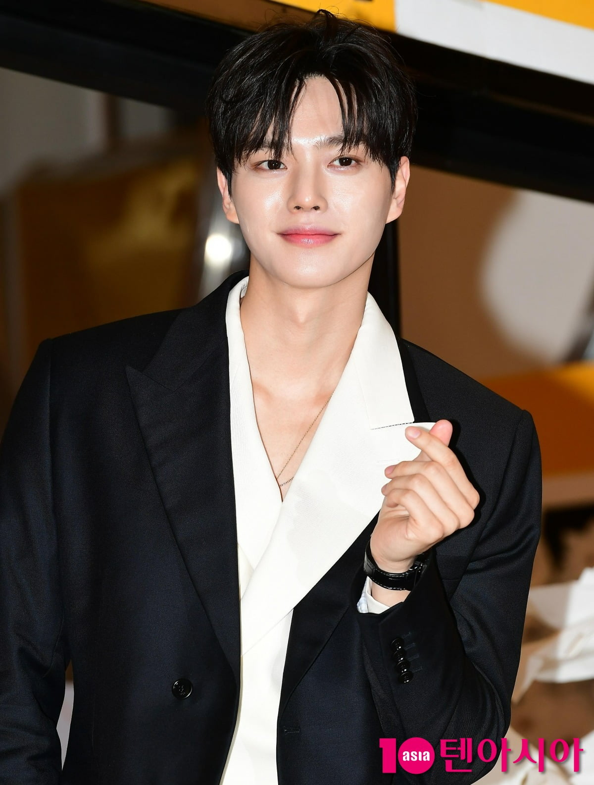 20대男 대세 배우로 떠오른 송강, 로코 장인→K-크리쳐물까지 열일하네[TEN피플]