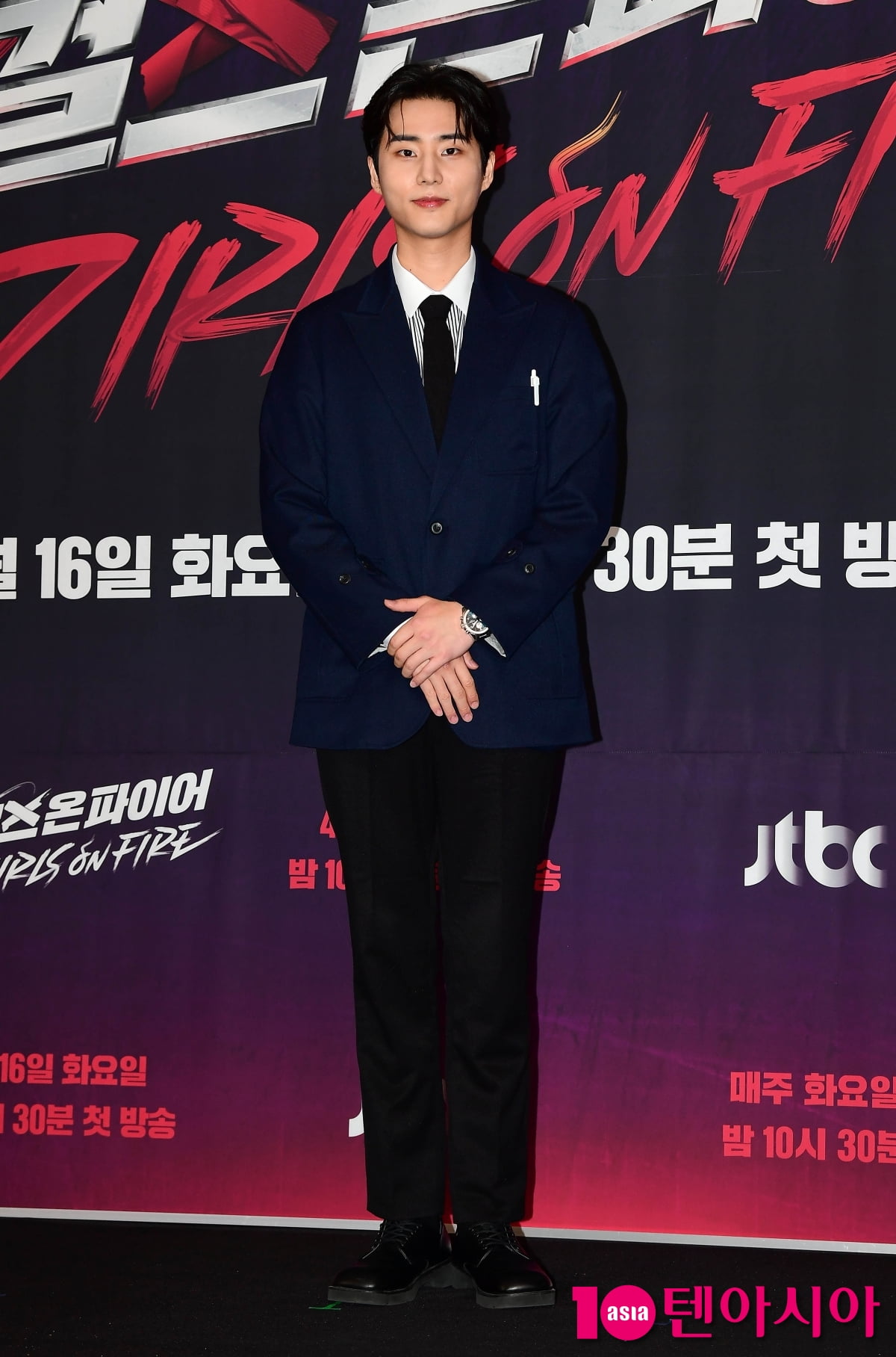[TEN포토]영케이 완벽한 수트핏