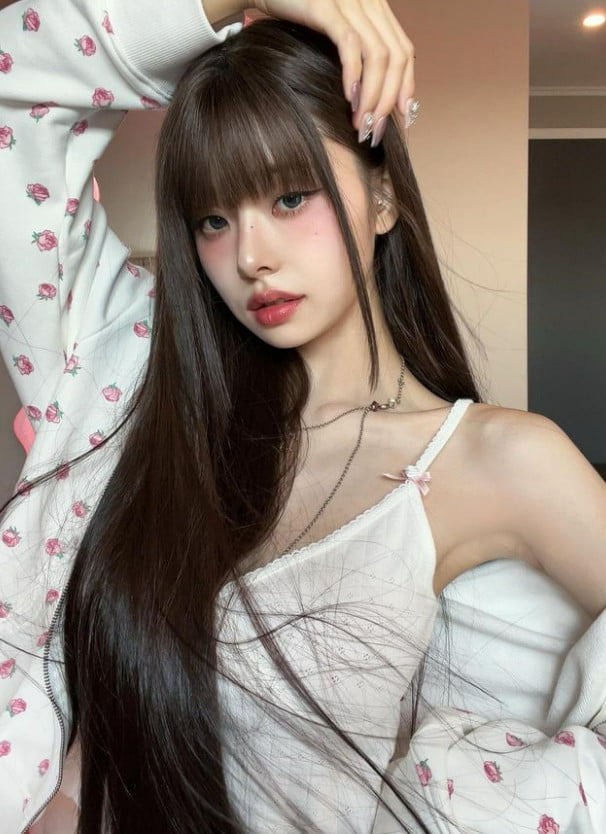 40kg 프리지아, 앞머리 내리니 보이는 2초 장원영…뼈말라까지 똑같네