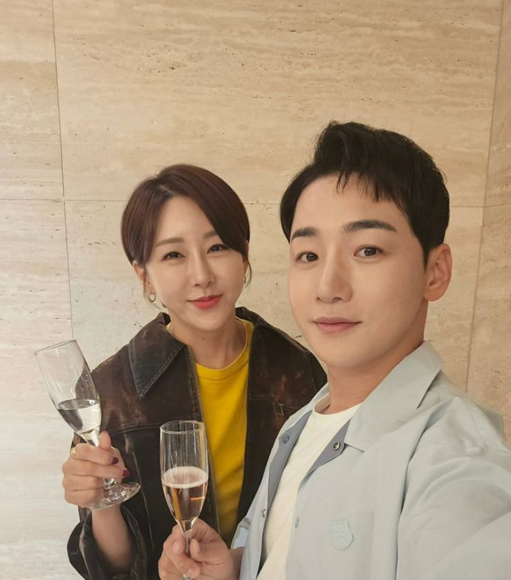 박군♥한영, 완전 비주얼 부부였네…보정 1도 안한 사진이 이 정도