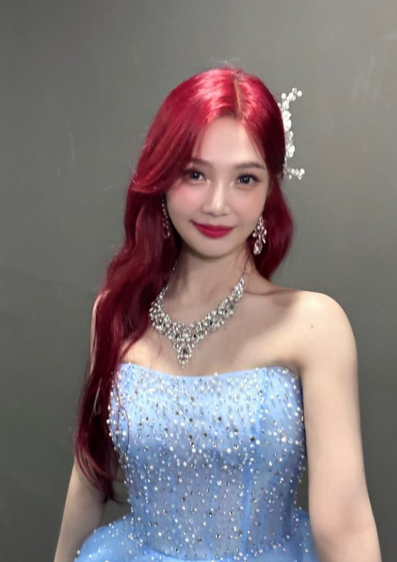 조이, 또렷해진 눈 뽐내며 활짝…디즈니 공주님이 따로 없네