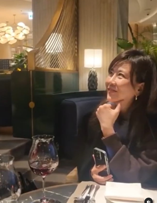53세 양정아, 김승수 ♥ 거절 후 男 웨이터 지그시…데이트 일상 공개