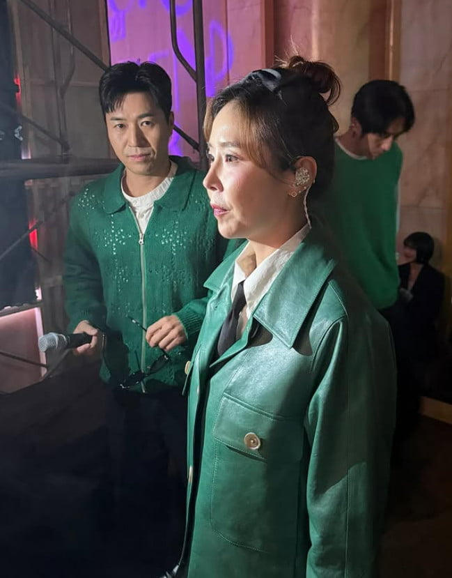 '43세' 신지, 나이 어쩔 수 없네…조명 비추니 드러난 피부 상태