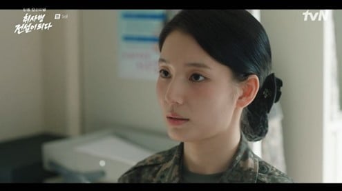 '취사병' 한동희, 하지원과 '파격 동성 키스' 이미지 싹 벗었다…강림소초 해결사로 활약