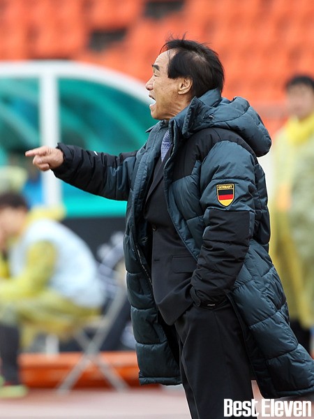 [단독] 박종환 감독, 연습 경기에서 선수 두 명 폭행 