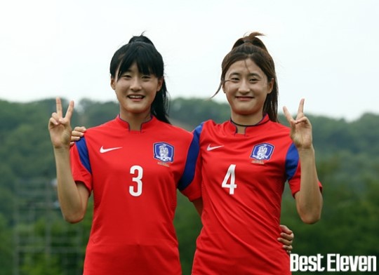 우리둘이 쌍둥이 자매~!젼나  개 이쁘다^^