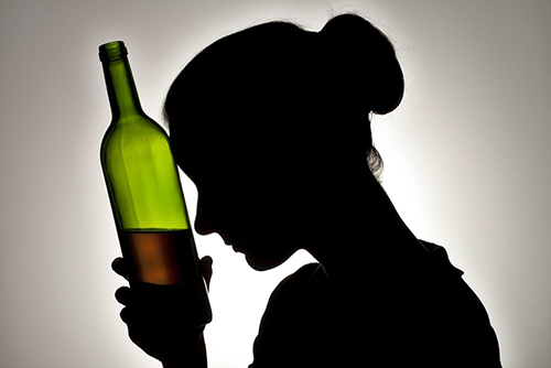 술로 다이어트 한다? 구토·기절·급성 알코올 중독까지…