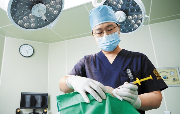관절염, 생활습관 개선이 우선…  통증 계속되면 주사·약물 치료