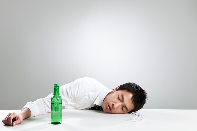 술 먹고 필름 끊긴다? 10년 뒤 치매 걸릴 확률 3배